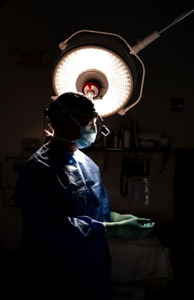 the picture of the best Orthopedic and Arthroscopic Surgeon dr vipin mohan